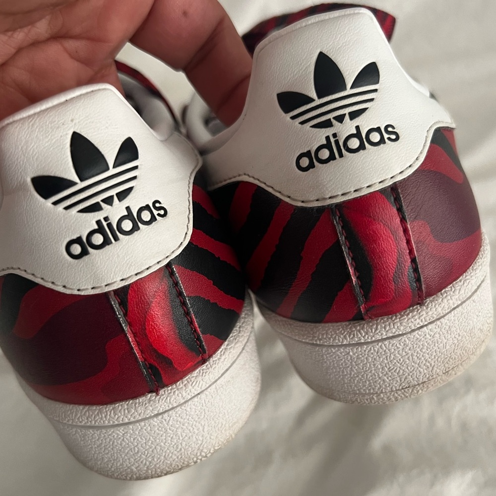 👑✅PRICE FIRM✅ Limited Edition🔥🔥🔥 Red Camo Rose Adidas Superstar - Picture 7 of 16